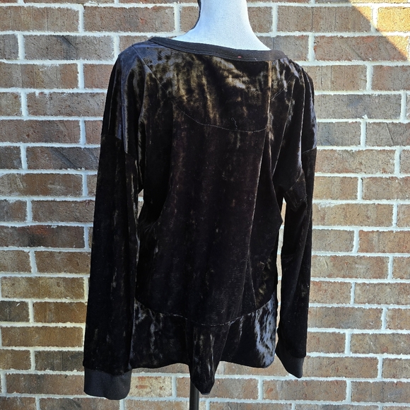 Betsey Johnson Black Velvet Women's Top - Picture 4 of 11